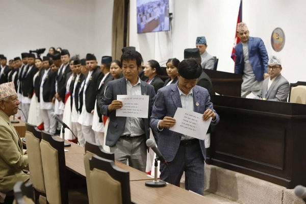 नेपाल के संसद में विपक्षी दलों का विरोध