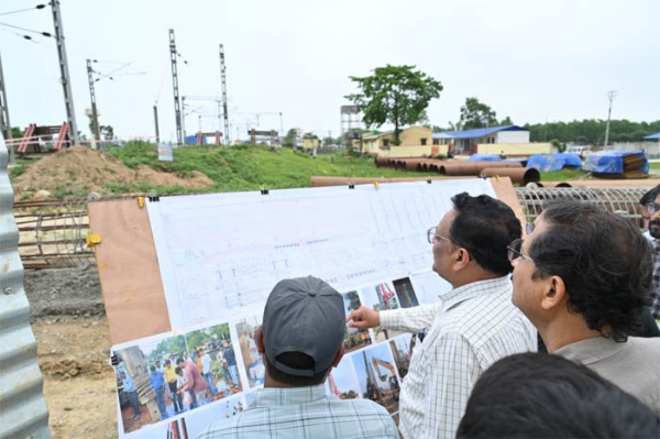 উত্তৰ-পূব সীমান্ত ৰেলৱে নিৰ্মাণ সংস্থাৰ মহাপ্ৰৱন্ধকৰ বালুৰঘাট–হিলি নতুন ৰে’লপথ প্ৰকল্পৰ সুৰক্ষা পৰিদৰ্শনৰ লগতে নিৰ্মাণাধীন কামকাজৰ অগ্ৰগতি পৰ্যালোচনা