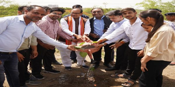 দৈনিক এজোপা গছ ৰোপণৰ প্ৰতিশ্ৰুতি এতিয়া গণ অভিযানত পৰিণত হৈছেঃ শিৱৰাজ সিং চৌহান