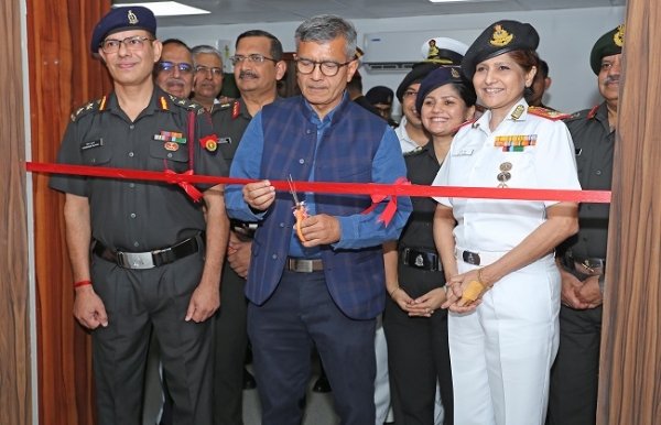 अब आर्मी हॉस्पिटल में आधुनिक रेडियोथेरेपी तकनीक का उद्घाटन करते रक्षा सचिव राजेश कुमार सिंह अब आर्मी हॉस्पिटल में आधुनिक रेडियोथेरेपी तकनीक का उद्घाटन करते रक्षा सचिव राजेश कुमार सिंह