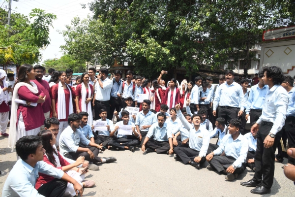 FYUGP চতুৰ্থ বৰ্ষৰ নামভৰ্তিক লৈ দৰং মহাবিদ্যালয়ত তীব্ৰ প্ৰতিবাদ