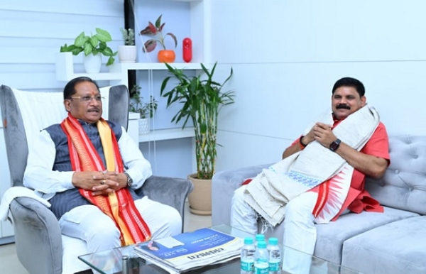 एसईसीएल के कार्य संचालन की समीक्षा करते केंद्रीय कोयला एवं खान राज्य मंत्री