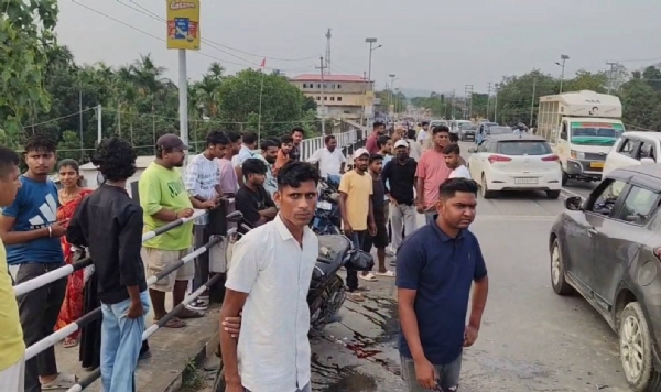 ঈদৰ দিনাই জাগীৰোডত ভয়ংকৰ পথ দুৰ্ঘটনা ঈদৰ দিনাই জাগীৰোডত ভয়ংকৰ পথ দুৰ্ঘটনা