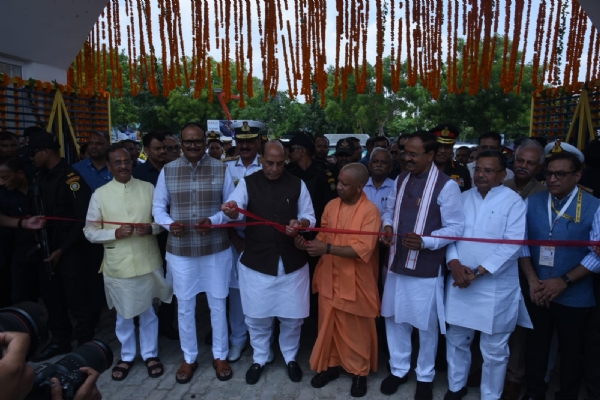 शौर्य वाटिका के लोकार्पण के अवसर पर रक्षा मंत्री राजनाथ सिंह व मुख्यमंत्री योगी आदित्यनाथ