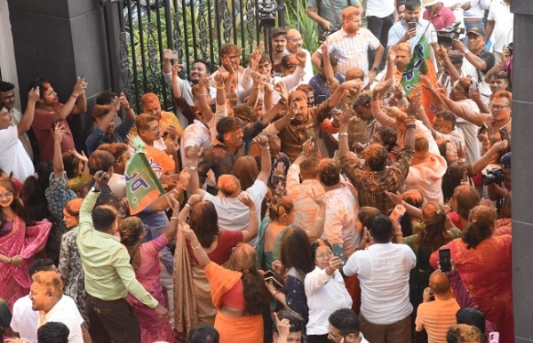 গুৱাহাটীত ৰাজ্যিক বিজেপি কাৰ্যালয়ত উৎসৱ মুখৰ পৰিৱেশ