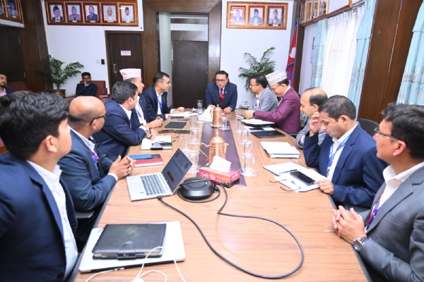 नेपाल में ऑनलाइन रजिस्ट्रेशन की शुरुआत करते वित्त मंत्री स्वर्णिम वागले