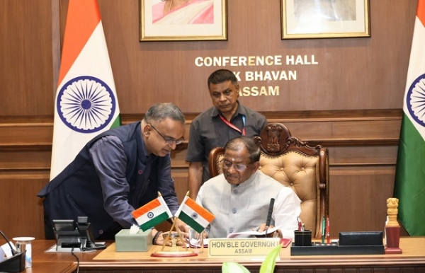মুখ্য নিৰ্বাচনী বিষয়াই ৰাজ্যপালৰ হাতত অৰ্পণ কৰিলে নিৰ্বাচিত সদস্যসকলৰ তালিকা