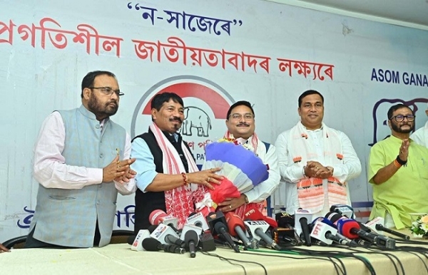 অগপৰ ৰাজ্যিক কার্যলয়ত বিজেপিৰ ৰাজ্যিক সভাপতি দিলীপ শইকীয়াক উষ্ম আদৰণি