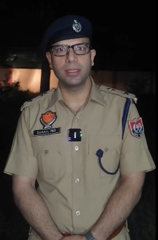 अमृतसर में धमाके की जानकारी देते एसएसपी सुहेल मीर