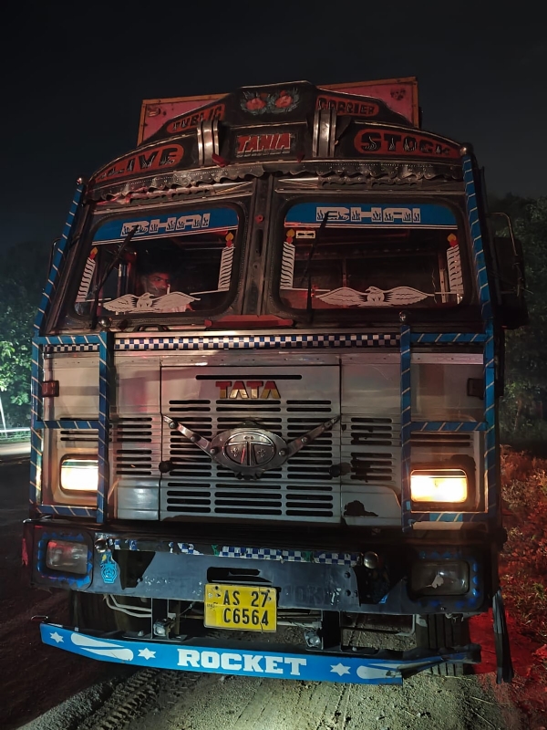 নিশা জাগীৰোডৰ ২৭ নং ৰাষ্ট্ৰীয় ঘাইপথত ২৫ টা চোৰাং ম’হ উদ্ধাৰ