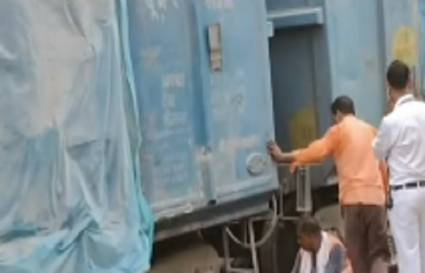 पानागढ़ में पटरी से तेरे मालगाड़ी के चार डिब्बे