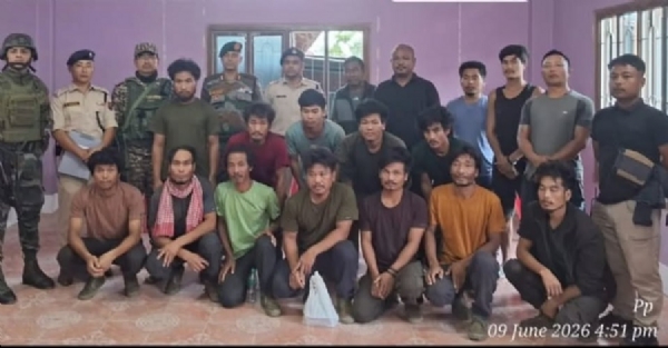 मणिपुर पुलिस द्वारा जारी संदिग्ध उग्रवादियों द्वारा रिहा किये गये 14 कुकी नागरिकों की तस्वीर