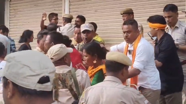 ছেটেলাইট টাউনশ্বীপ স্থাপনৰ বিৰোধিতাৰে আজি পুনৰ উত্তপ্ত হৈ পৰে জাগীৰোডৰ সিন্ধিশৰ ছেটেলাইট টাউনশ্বীপ স্থাপনৰ বিৰোধিতাৰে আজি পুনৰ উত্তপ্ত হৈ পৰে জাগীৰোডৰ সিন্ধিশৰ