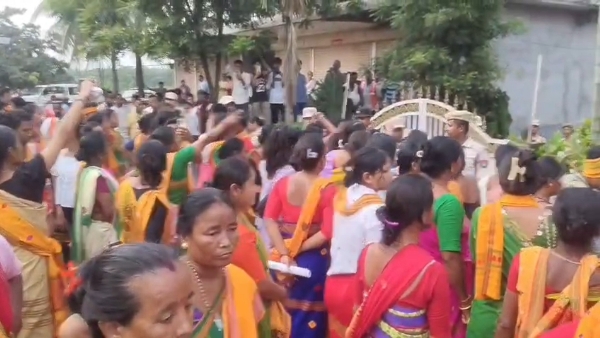 ছেটেলাইট টাউনশ্বীপ স্থাপনৰ বিৰোধিতাৰে আজি পুনৰ উত্তপ্ত হৈ পৰে জাগীৰোডৰ সিন্ধিশৰ ছেটেলাইট টাউনশ্বীপ স্থাপনৰ বিৰোধিতাৰে আজি পুনৰ উত্তপ্ত হৈ পৰে জাগীৰোডৰ সিন্ধিশৰ