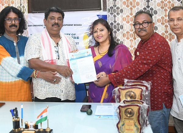 ৰবীন্দ্ৰ সঙ্গীত আৰু ৰবীন্দ্ৰ নৃত্যৰ ১৮ গৰাকী বিজয়ী প্ৰতিযোগীক তেজপুৰত অভিনন্দন জ্ঞাপন