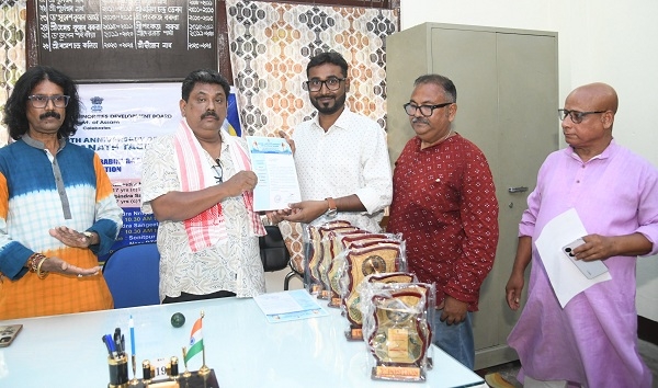 ৰবীন্দ্ৰ সঙ্গীত আৰু ৰবীন্দ্ৰ নৃত্যৰ ১৮ গৰাকী বিজয়ী প্ৰতিযোগীক তেজপুৰত অভিনন্দন জ্ঞাপন