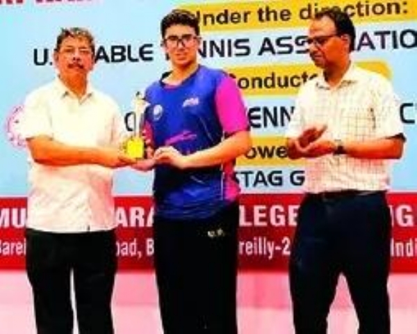 टेबल टेनिस में सिल्वर मेडल विजेता खिलाड़ी विख्यात।