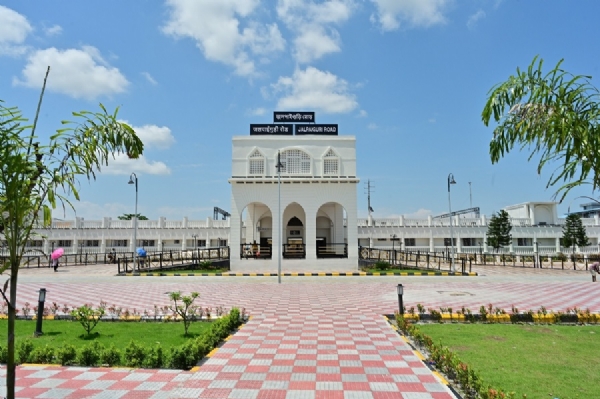 जलपाईगुड़ी रेलवे स्टेशन निर्माण कार्य का दृश्य