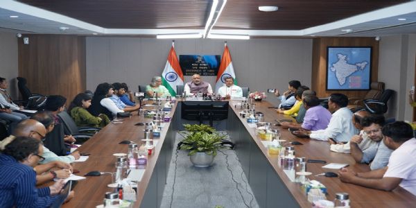 বস্ত্ৰ খণ্ডত অহা তিনি বছৰত প্ৰায় ২ কোটি অতিৰিক্ত চাকৰিৰ সৃষ্টি কৰাৰ আশা : গিৰিৰাজ সিং