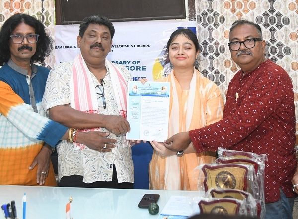 ৰবীন্দ্ৰ সঙ্গীত আৰু ৰবীন্দ্ৰ নৃত্যৰ ১৮ গৰাকী বিজয়ী প্ৰতিযোগীক তেজপুৰত অভিনন্দন জ্ঞাপন