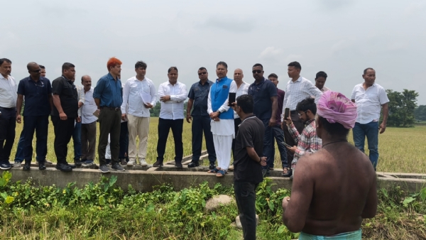 মন্ত্ৰীত্ব লাভ কৰিয়েই ক্ষেত্ৰ পৰ্যৱেক্ষণত নামিল মন্ত্ৰী পীযুষ হাজৰিকা