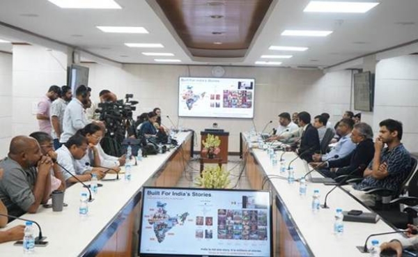 स्वदेशी वीडियो जनरेशन मॉडल वर्या लॉन्च के मौके पर मंत्रालय में मौजूद अधिकारी