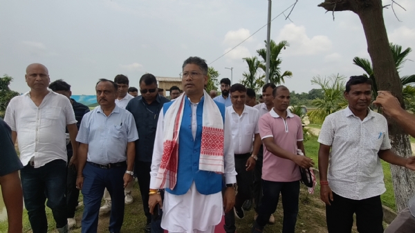 ডিমৰীয়াৰ বগিবাৰীৰ স্বেচ্ছাসেৱী সংস্থা কলং কপিলীত কৃষি মন্ত্ৰী পীযুষ হাজৰীকা