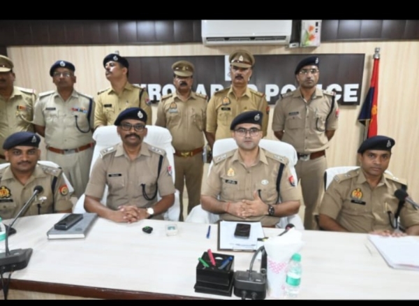 जानकारी देते एसएसपी