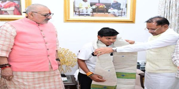 শ্ৰীলংকা ভ্ৰমণৰ বাবে ভাৰতীয় ১৯ বছৰ অনুৰ্ধ মহিলা ক্ৰিকেট দলৰ উপ-অধিনায়ক হিচাপে নিযুক্ত মহক নৰৱাছে; মুখ্যমন্ত্ৰী ছাইয়ে জনালে সম্বৰ্ধনা