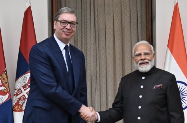 प्रधानमंत्री नरेन्द्र मोदी और यूरोपीय देश सर्बिया के राष्ट्रपति अलेक्जेंडर वुसिक (फाइल फोटो)।