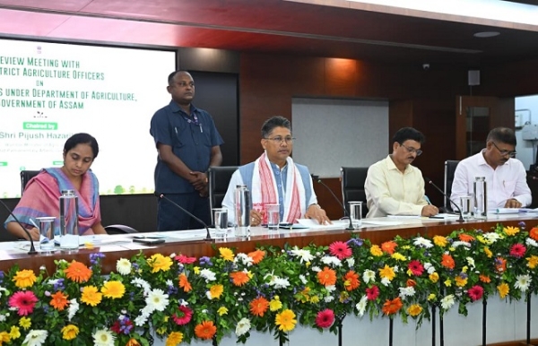 জিলা কৃষি বিষয়াসকলৰ সৈতে এক উচ্চস্তৰীয় পৰ্যালোচনা বৈঠকত অধ্যক্ষতা কৰি মন্ত্ৰী পীয়ূষ হাজৰীকা
