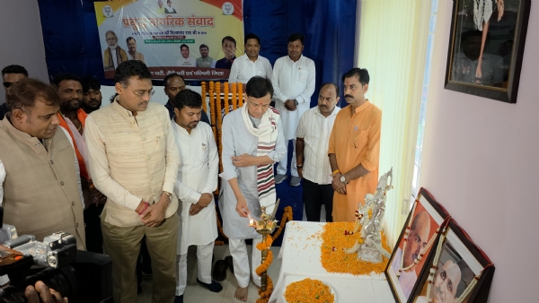 कार्यक्रम की तस्वीर कार्यक्रम की तस्वीर
