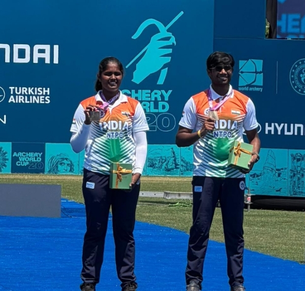 भारतीय जोड़ी धीरज बोम्मादेवरा और कुमकुम अनिल मोहोड