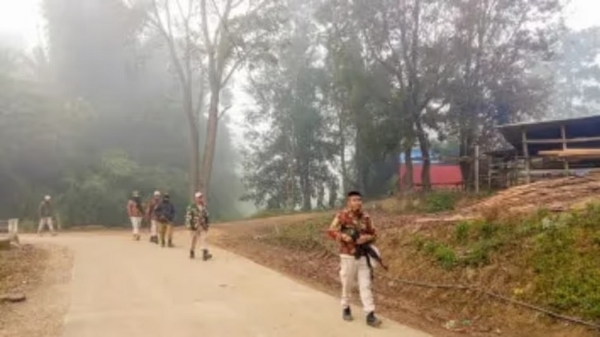 मणिपुरः गश्त लगाते सुरक्षा बल के जवान। फाइल फोटो