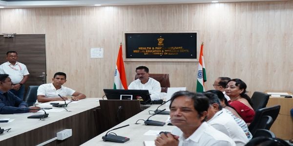 স্বাস্থ্য আৰু পৰিয়াল কল্যাণ বিভাগৰ অধীনস্থ বিভিন্ন সঞ্চালকালয় আৰু সংস্থাৰ কাম-কাজৰ অগ্ৰগতিৰ পৰ্যালোচনা মন্ত্ৰী অশোক সিংহলৰ
