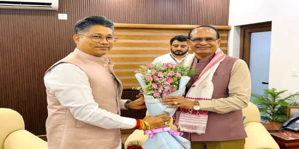 নতুন দিল্লীত কেন্দ্ৰীয় মন্ত্ৰী চি. আৰ. পাটিল আৰু শিৱৰাজ সিং চৌহানক সাক্ষাৎ মন্ত্ৰী পীযুষ হাজৰীকাৰ