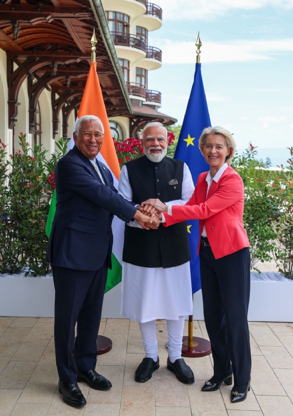 प्रधानमंत्री मोदी यूरोपियन परिषद के अध्यक्ष एंटोनियो कोस्टा और यूरोपियन आयोग की अध्यक्षा उर्सुला वॉन डेर लेयेन के साथ