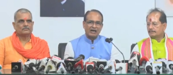 संबोधित करते केंद्रीय मंत्री