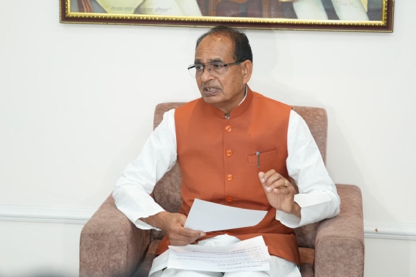 केंद्रीय मंत्री शिवराज सिंह चौहान के भोपाल निवास पर आयोजित पत्रकार वार्ता