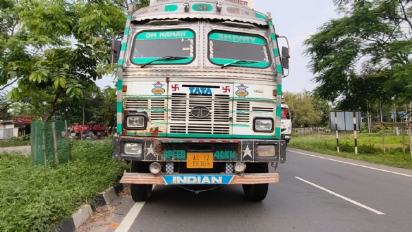 ৰাষ্ট্ৰীয় ঘাইপথত দিন দুপৰতে অব্যাহত আছে অবৈধ গো-সৰবৰাহ,,