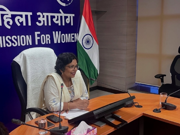 राष्ट्रीय महिला आयोग की अध्यक्ष विजया रहाटकर राष्ट्रीय महिला आयोग की अध्यक्ष विजया रहाटकर