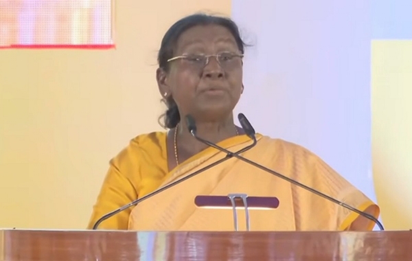 ओंकारेश्वर में विश्व सिकल सेल दिवस समारोह को संबोथित करती हुईं राष्ट्रपति