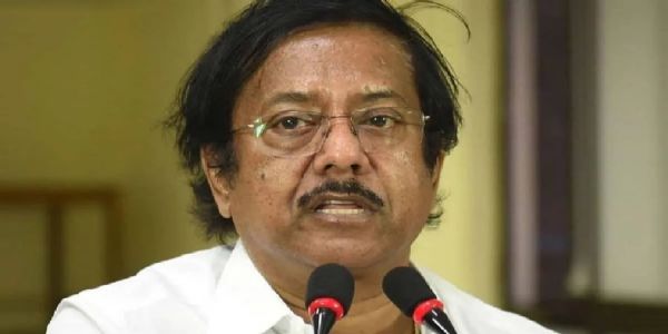 মমতা বেনাৰ্জীৰ ঘনিষ্ঠ সহযোগী তথা প্ৰাক্তন মন্ত্ৰী জ্যোতিপ্ৰিয় মল্লিকৰ তৃণমূল কংগ্ৰেছৰ সকলো পদৰ পৰা পদত্যাগ