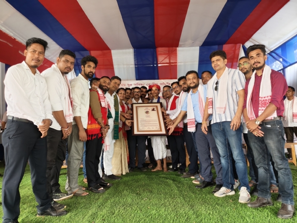 ডিমৰীয়াৰ লোকশিল্পী ধীৰেশ্বৰ ৰংহাঙলৈ কলাগুৰু বঁটা