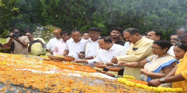 ৰাভা দিৱসত কলাগুৰু বন্দনাৰে মুখৰিত তেজপুৰ, ৫৮ সংখ্যক স্মৃতিদিৱসত সমাধি সমন্বয় ক্ষেত্ৰত গীত-নৃত্যৰ বৰ্ণিল সমাহাৰ