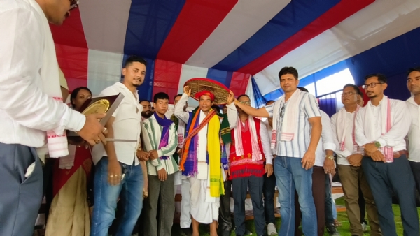 ডিমৰীয়াৰ লোকশিল্পী ধীৰেশ্বৰ ৰংহাঙলৈ কলাগুৰু বঁটা