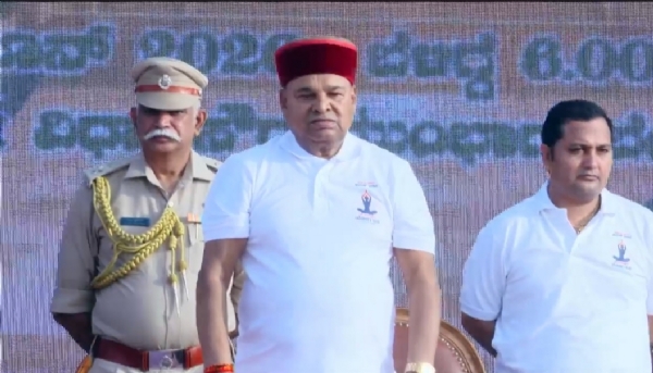 गवर्नर गहलोत ने योग दिवस समारोह में हिस्सा लिया।