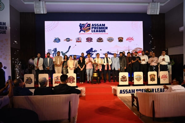 असम प्रीमियर लीग का शुभारंभ करते हुए मुख्यमंत्री डॉ हिमंत बिस्व सरमा। किया लोगो और ट्रॉफी का भी अनावरण।