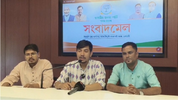 ৰাজ্যিক বিজেপিৰ মুখ্য কাৰ্যালয় অটল বিহাৰী বাজপেয়ী ভৱনত অনুষ্ঠিত এক সংবাদমেলত মুখপাত্র প্রাঞ্জল কলিতা আৰু আন দলীয় নেতা