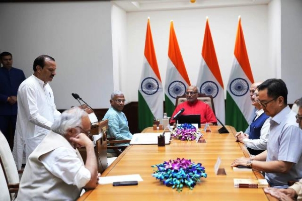कांग्रेस नेता नीरज डांगी सोमवार को संसद भवन में राज्यसभा सदस्य के रूप में शपथ ग्रहण करते हुए